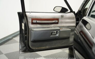 Chevrolet-Caprice-1989-Black-Medium-Dark-Gray-37