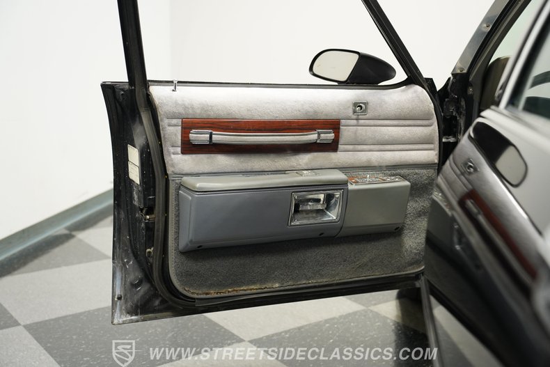 Chevrolet-Caprice-1989-Black-Medium-Dark-Gray-37