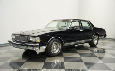Chevrolet-Caprice-1989-Black-Medium-Dark-Gray-4
