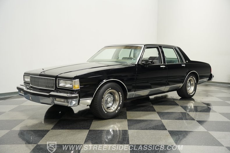 Chevrolet-Caprice-1989-Black-Medium-Dark-Gray-4