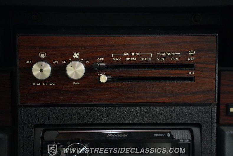 Chevrolet-Caprice-1989-Black-Medium-Dark-Gray-40