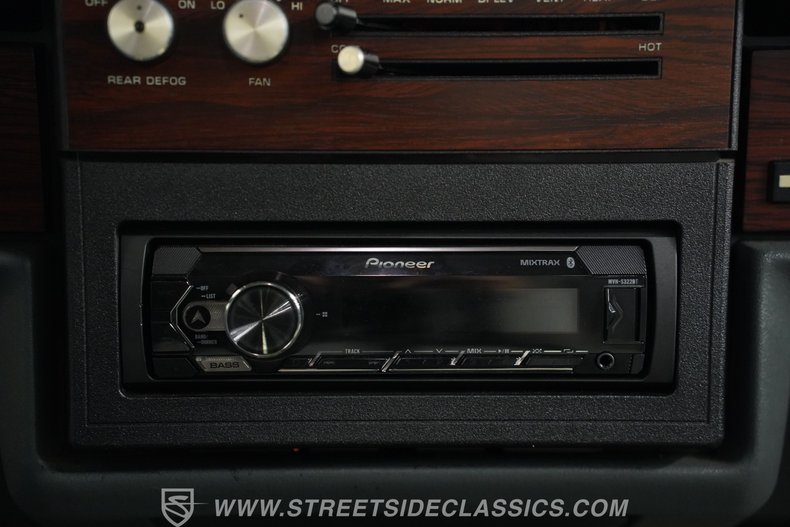 Chevrolet-Caprice-1989-Black-Medium-Dark-Gray-41