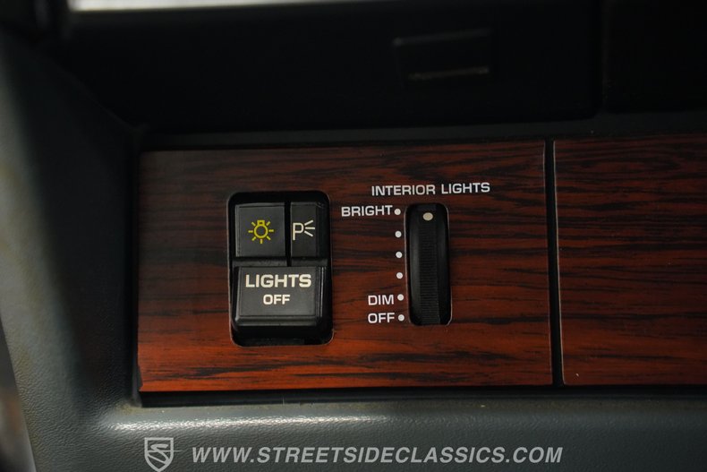 Chevrolet-Caprice-1989-Black-Medium-Dark-Gray-42