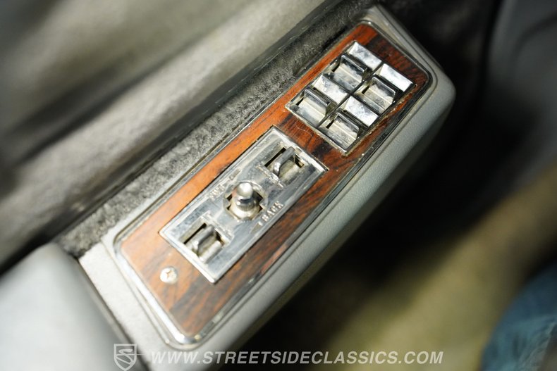 Chevrolet-Caprice-1989-Black-Medium-Dark-Gray-43