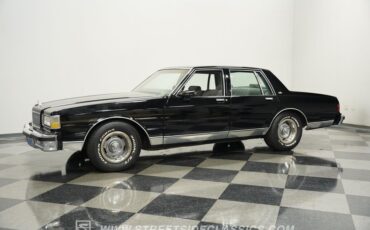 Chevrolet-Caprice-1989-Black-Medium-Dark-Gray-5