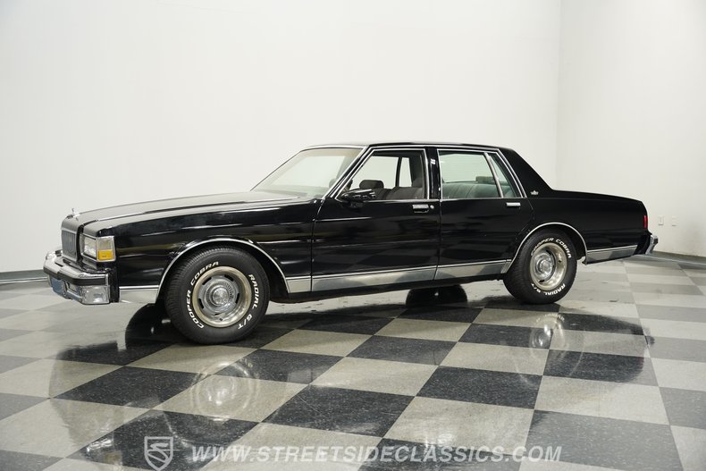 Chevrolet-Caprice-1989-Black-Medium-Dark-Gray-5