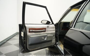 Chevrolet-Caprice-1989-Black-Medium-Dark-Gray-8