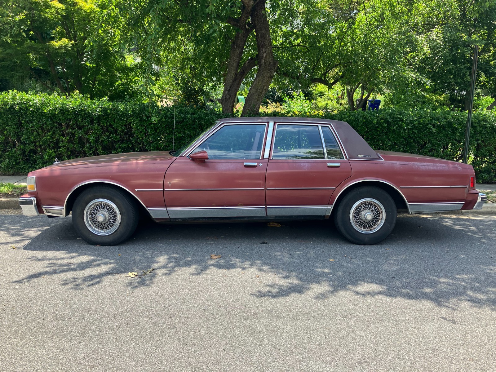 Chevrolet-Caprice-1990-Sedan-1