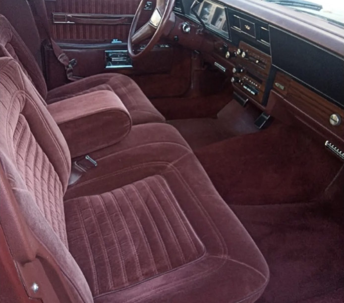 Chevrolet-Caprice-1990-Sedan-2