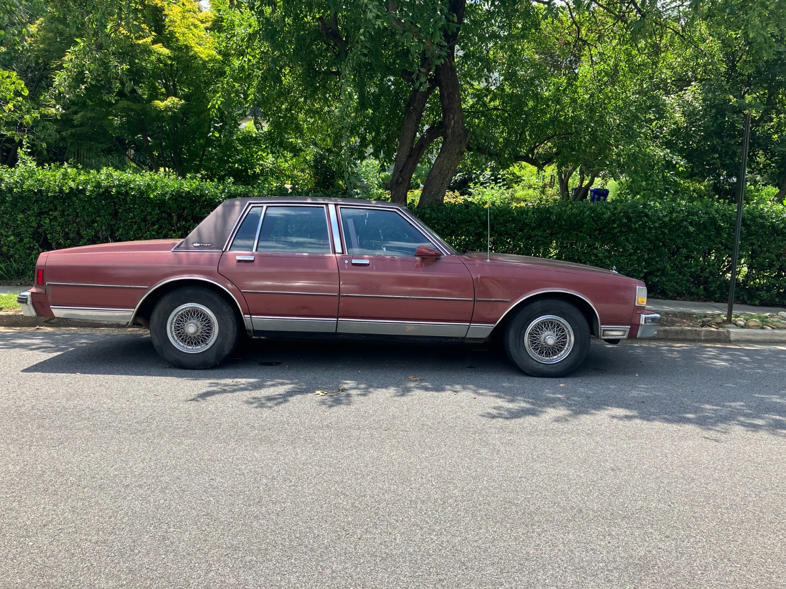 Chevrolet-Caprice-1990-Sedan