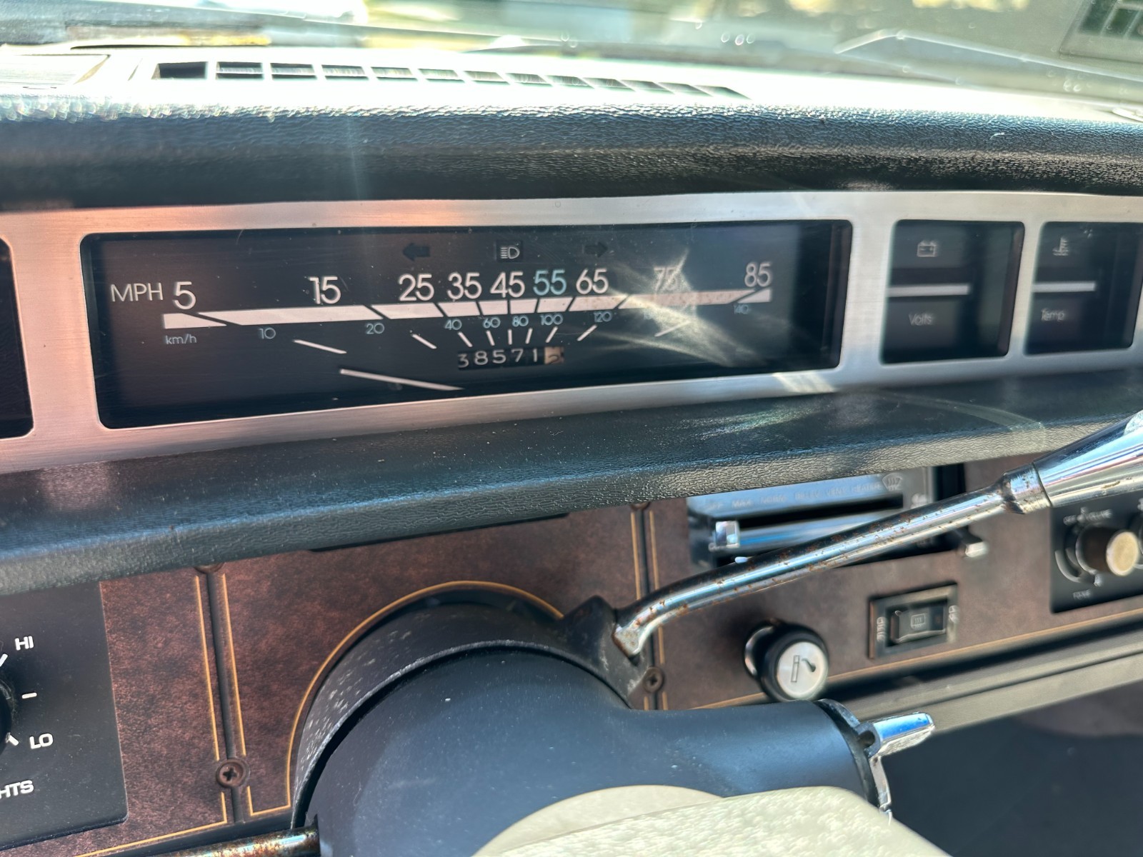 Chevrolet-Celebrity-1983-Sedan-15