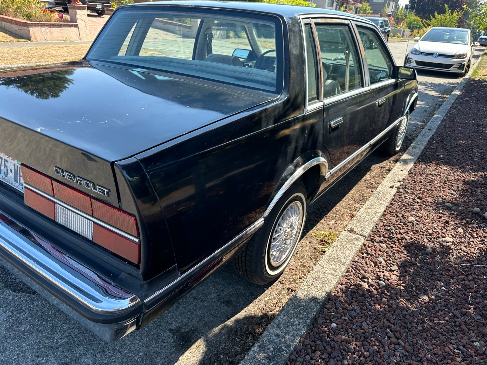 Chevrolet-Celebrity-1983-Sedan-2