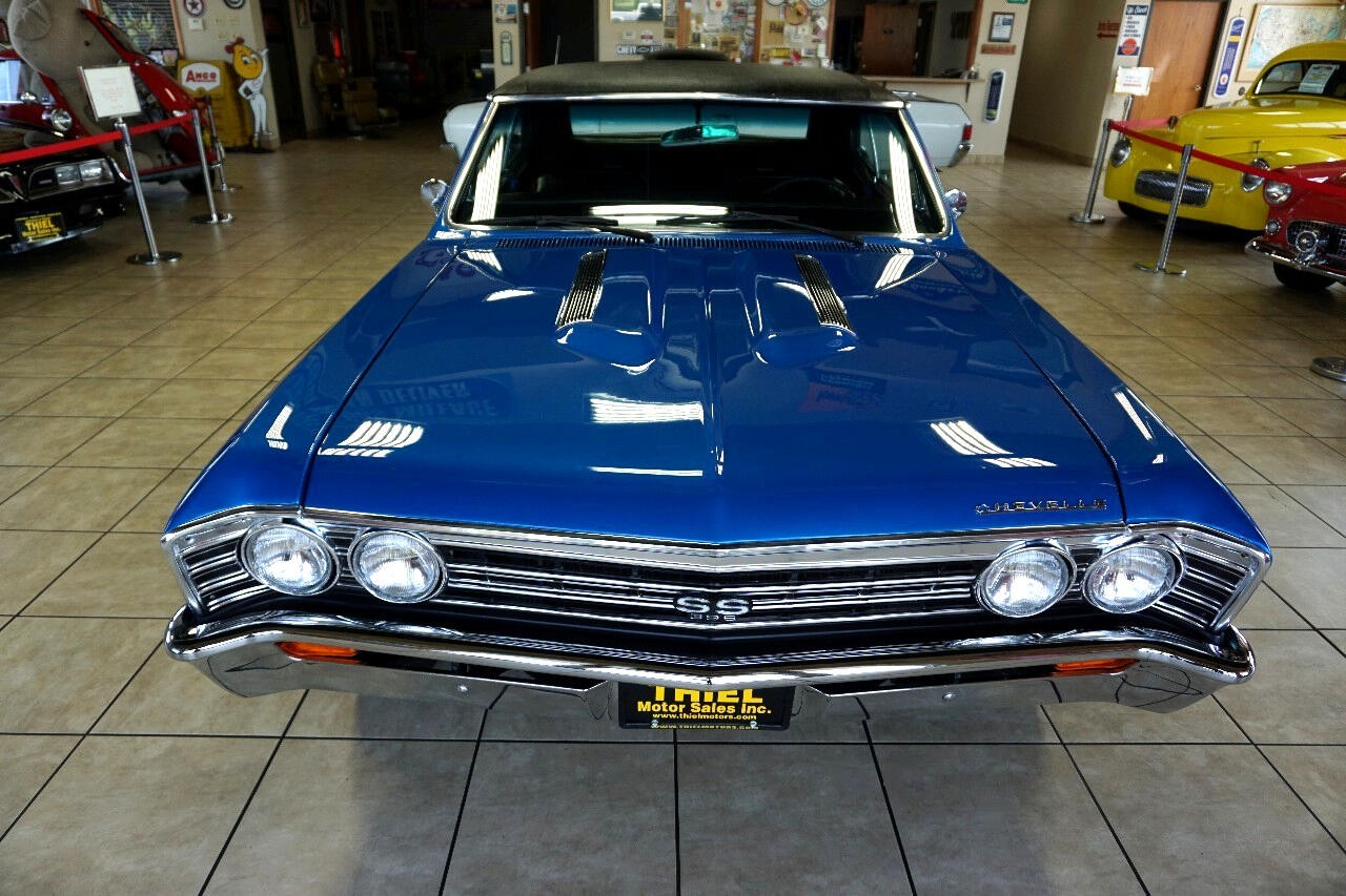 Chevrolet-Chevelle-1967-Classic-Car-11