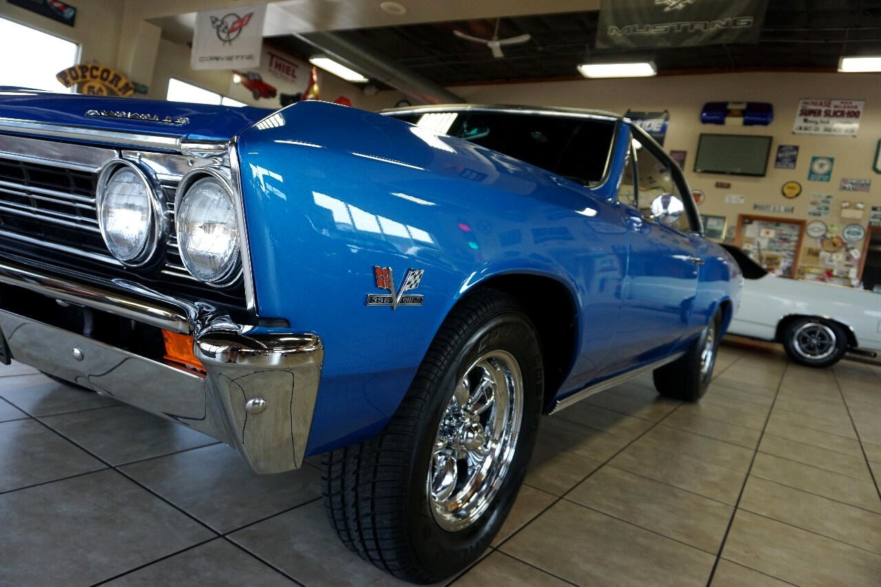 Chevrolet-Chevelle-1967-Classic-Car-14