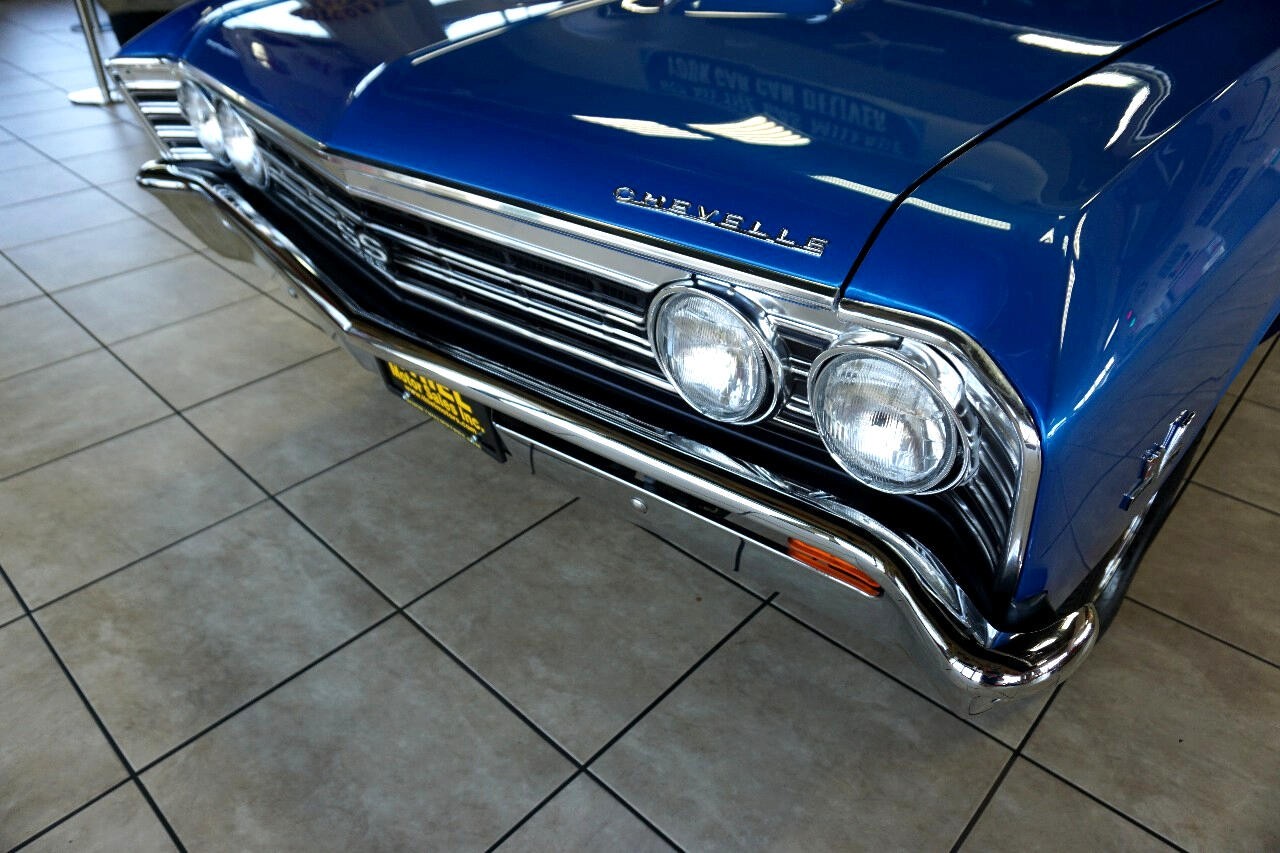 Chevrolet-Chevelle-1967-Classic-Car-17