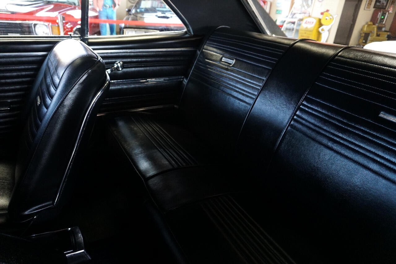 Chevrolet-Chevelle-1967-Classic-Car-21