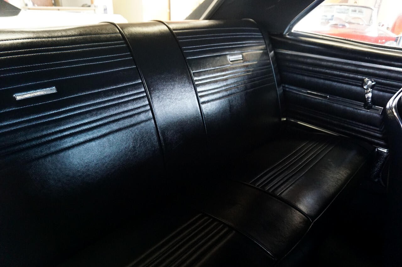 Chevrolet-Chevelle-1967-Classic-Car-24