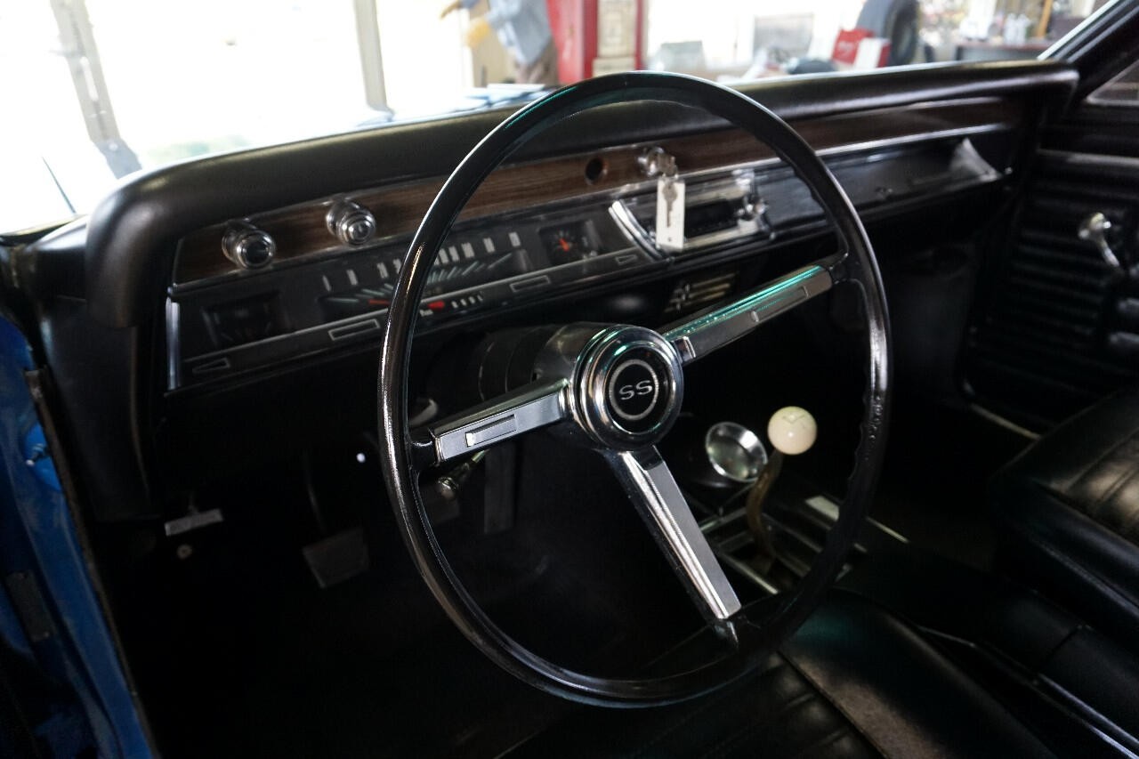 Chevrolet-Chevelle-1967-Classic-Car-25