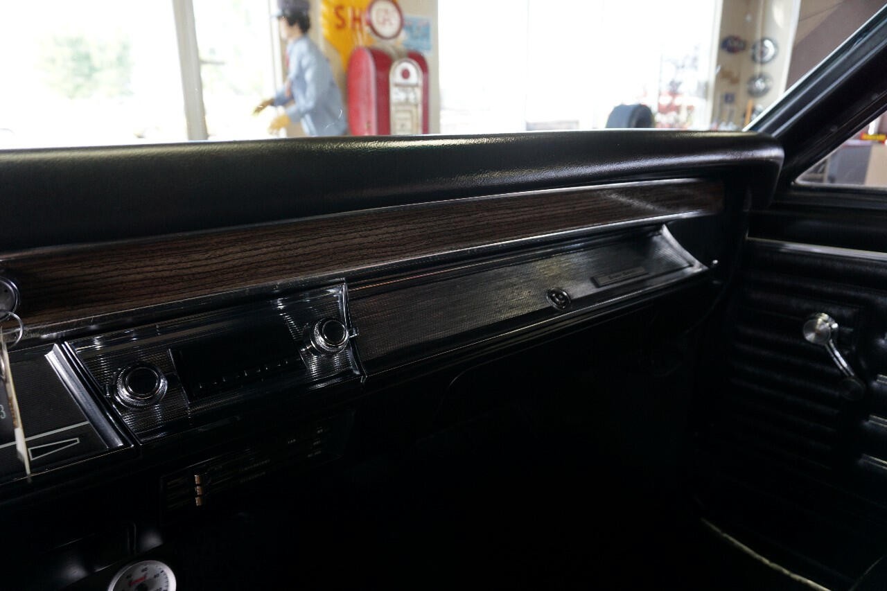 Chevrolet-Chevelle-1967-Classic-Car-26