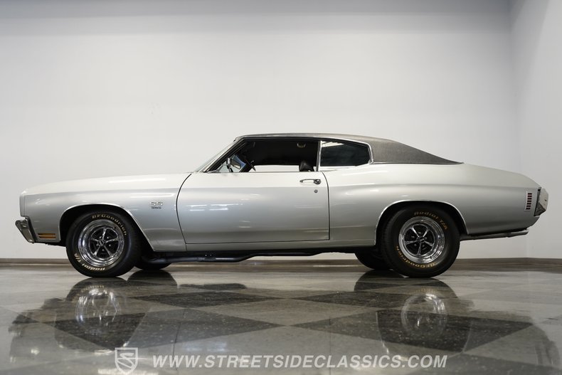 Chevrolet-Chevelle-1970-Cortez-Silver-Black-15