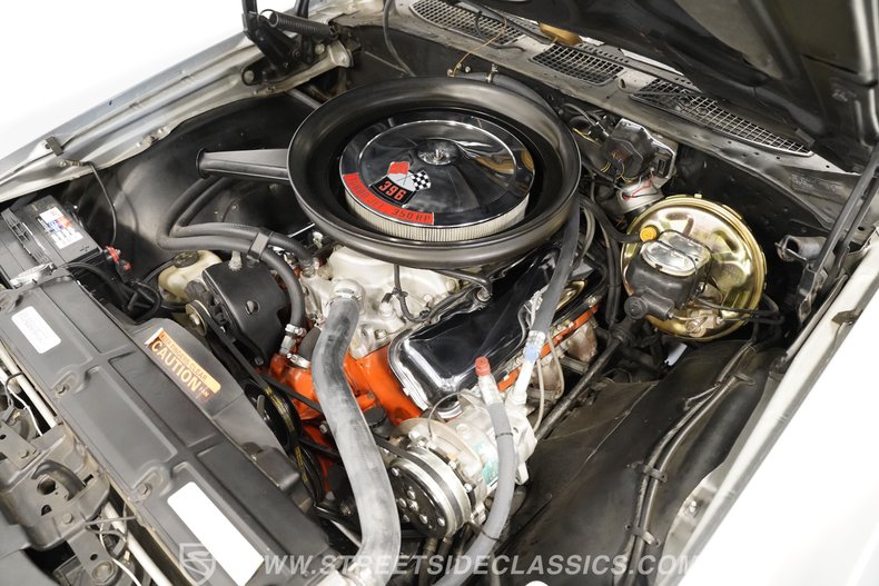 Chevrolet-Chevelle-1970-Cortez-Silver-Black-30