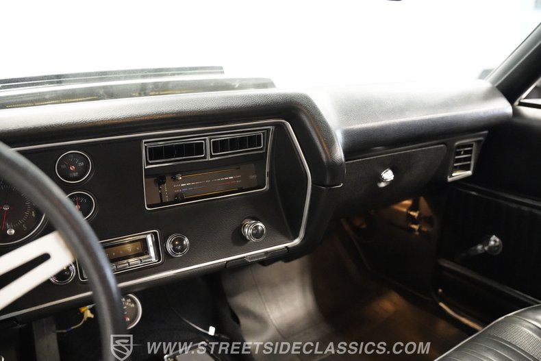 Chevrolet-Chevelle-1970-Cortez-Silver-Black-46