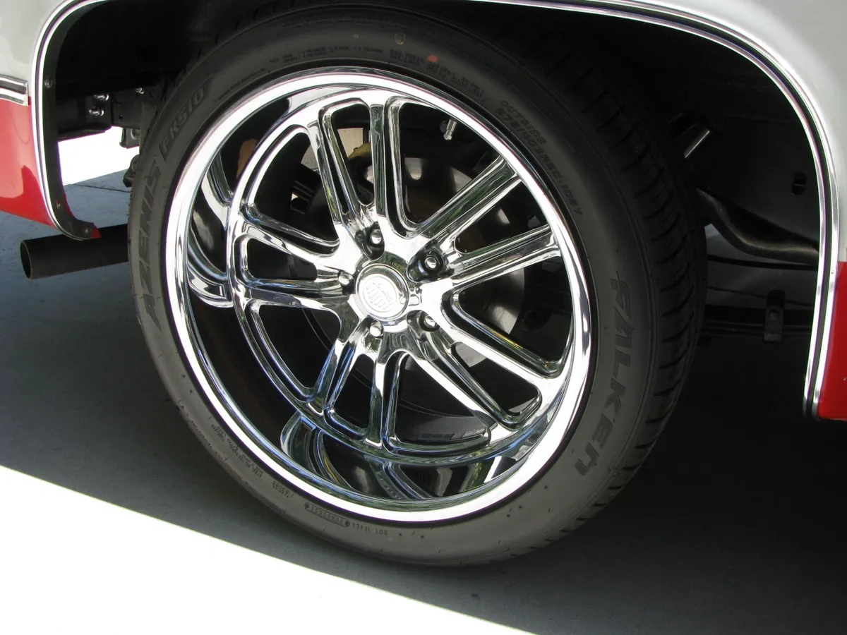 Chevrolet-Cheyenne-1974-Red-And-White-Red-And-Black-11