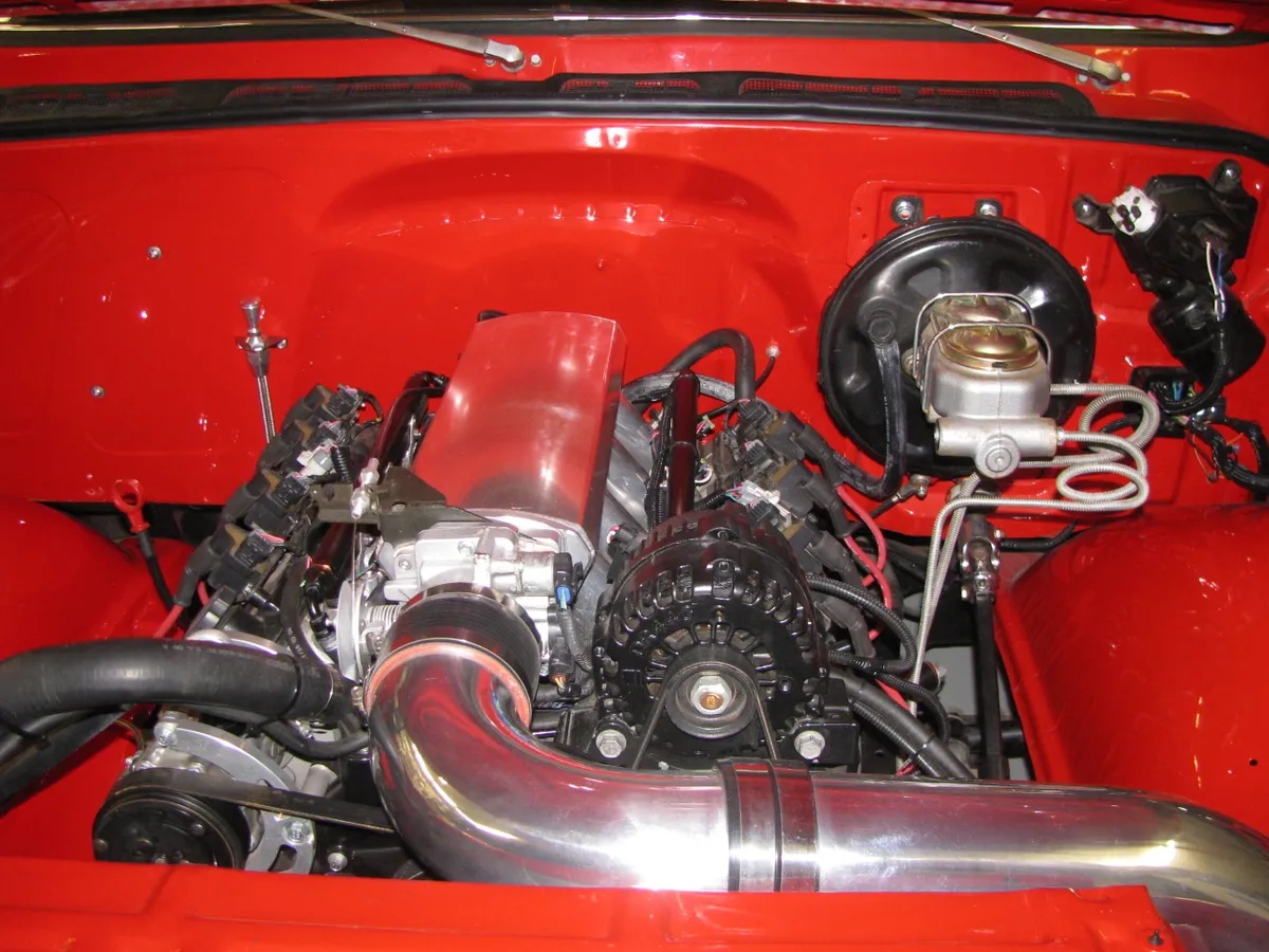 Chevrolet-Cheyenne-1974-Red-And-White-Red-And-Black-13