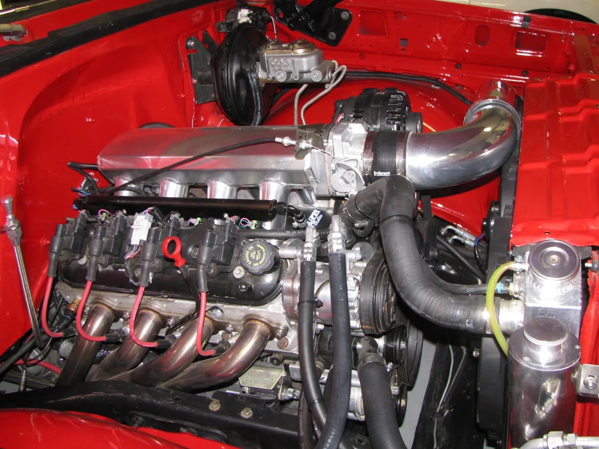 Chevrolet-Cheyenne-1974-Red-And-White-Red-And-Black-14