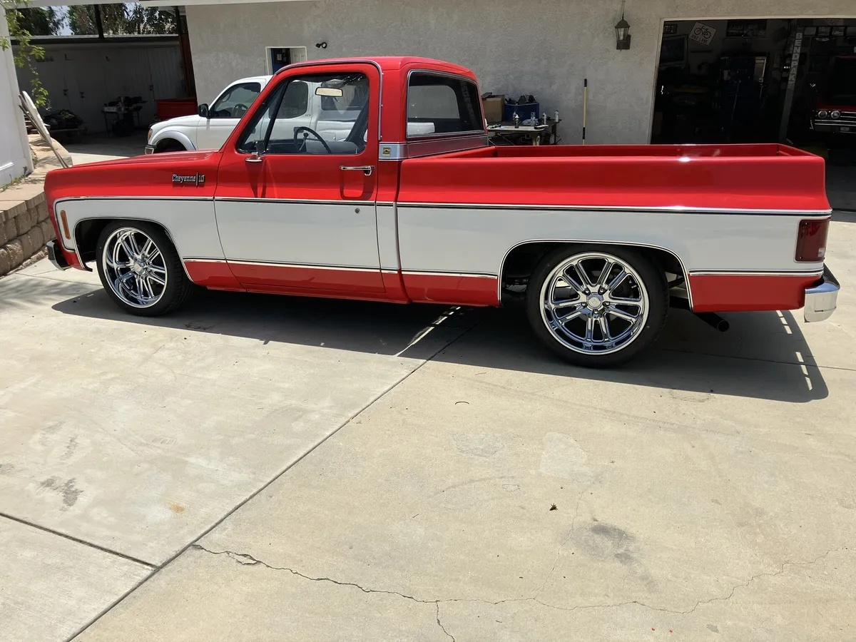 Chevrolet-Cheyenne-1974-Red-And-White-Red-And-Black-15