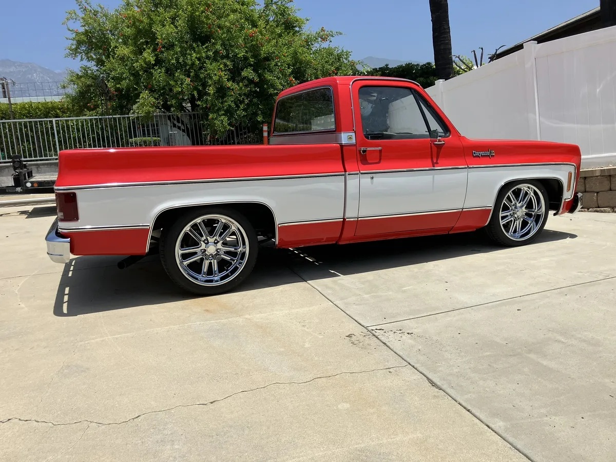 Chevrolet-Cheyenne-1974-Red-And-White-Red-And-Black-16