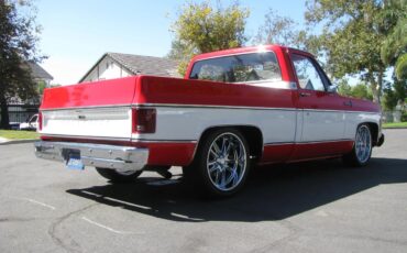 Chevrolet-Cheyenne-1974-Red-And-White-Red-And-Black-3