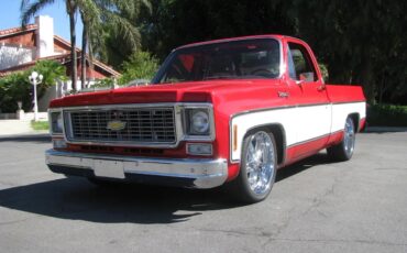 Chevrolet-Cheyenne-1974-Red-And-White-Red-And-Black