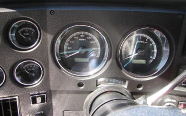 Chevrolet-Cheyenne-1974-Red-And-White-Red-And-Black-8