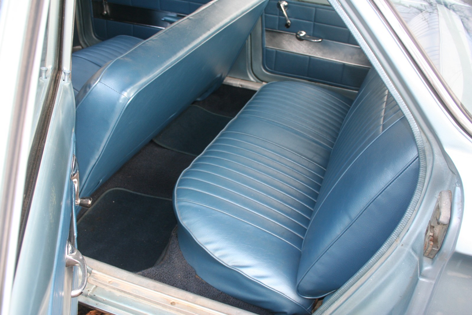 Chevrolet-Corvair-1962-Sedan-9