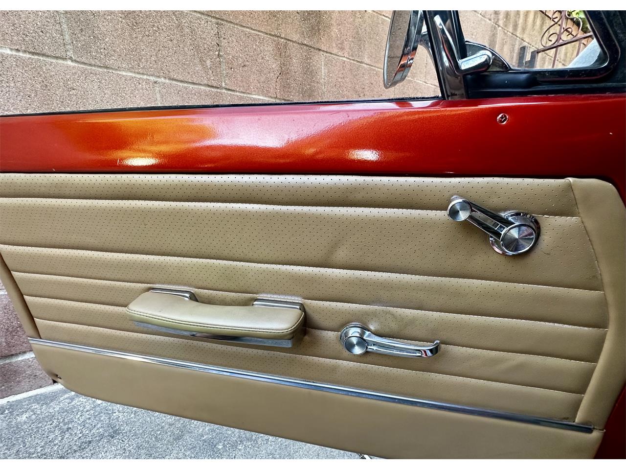 Chevrolet-Corvair-1965-Sunburst-orange-Brown-orange-40