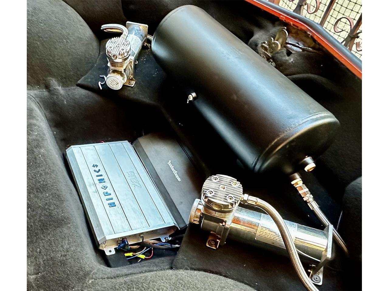 Chevrolet-Corvair-1965-Sunburst-orange-Brown-orange-42