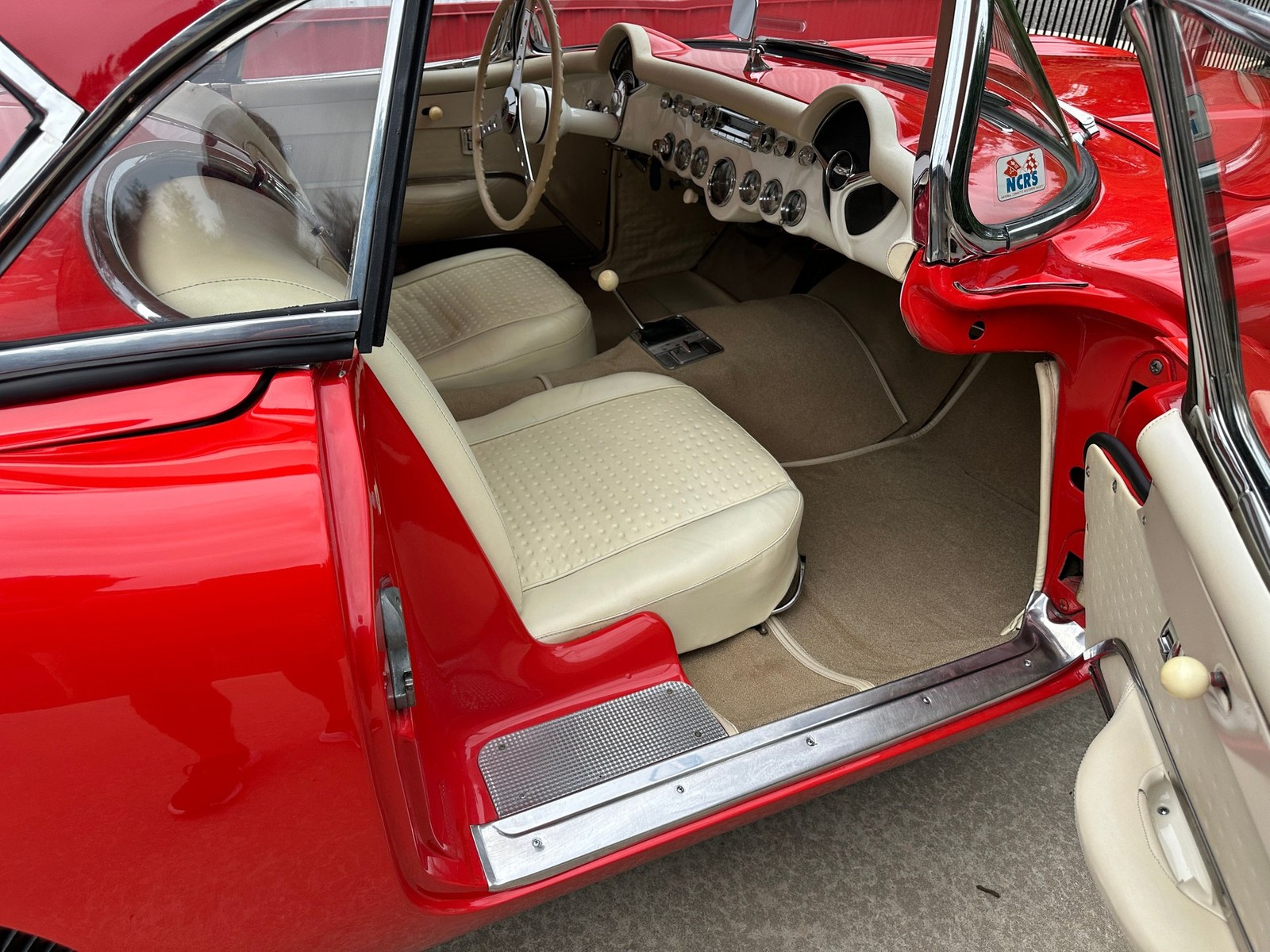 Chevrolet-Corvette-1956-Convertible-10