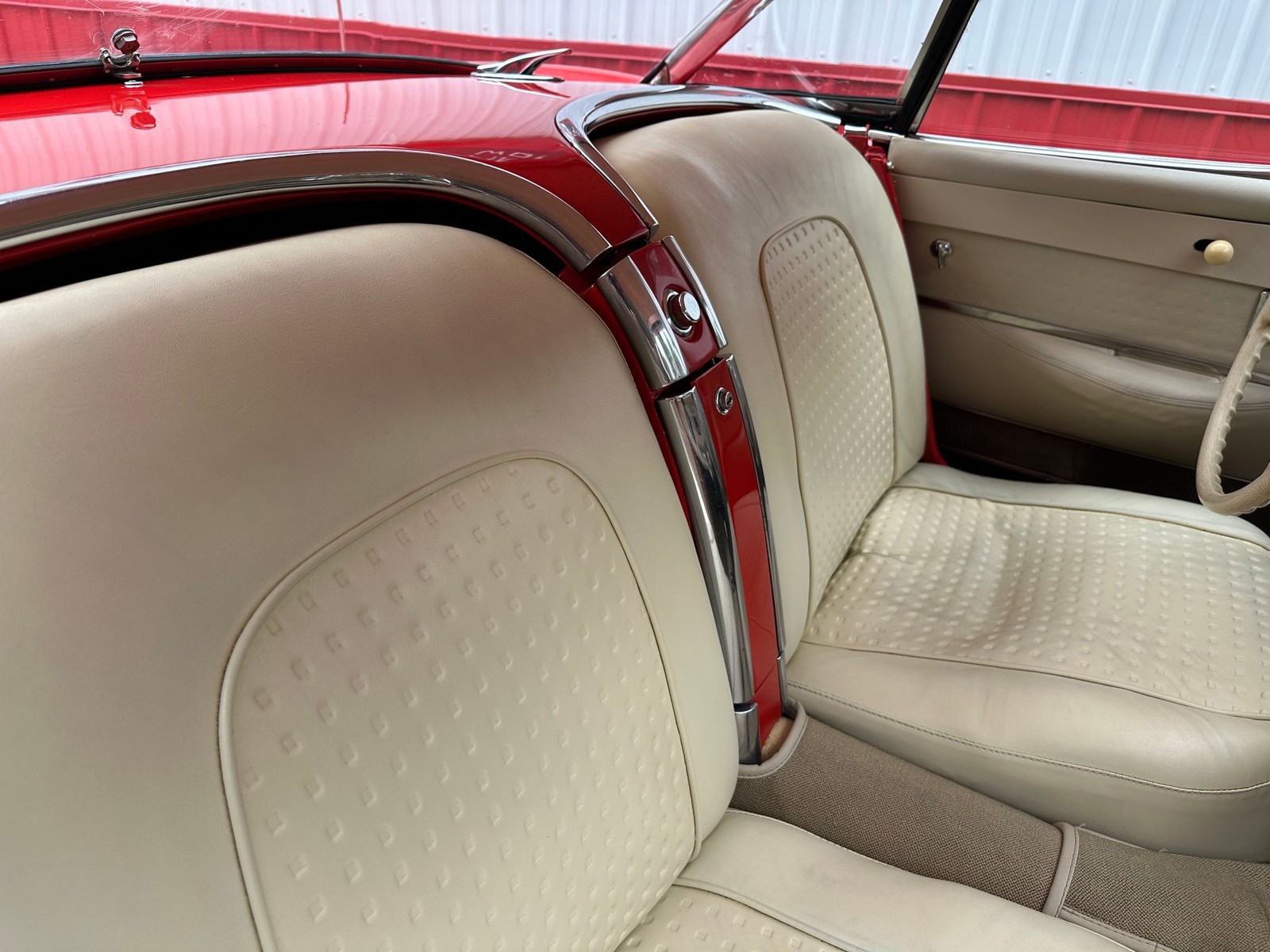 Chevrolet-Corvette-1956-Convertible-15