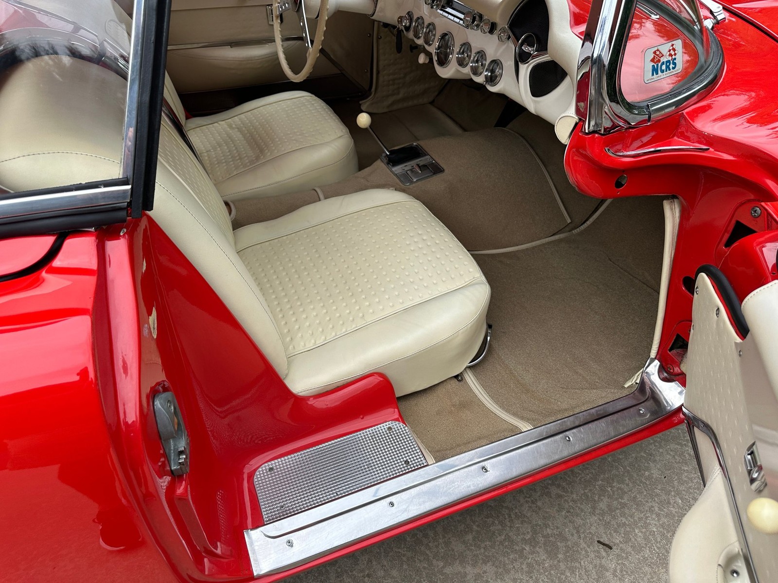 Chevrolet-Corvette-1956-Convertible-17