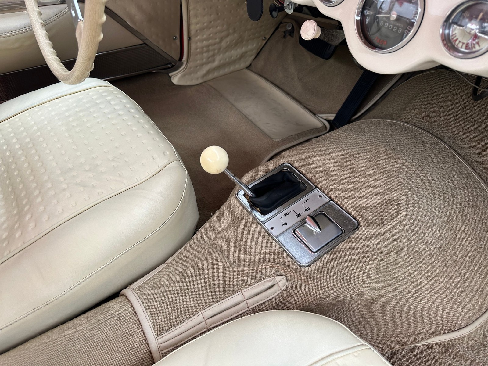 Chevrolet-Corvette-1956-Convertible-18