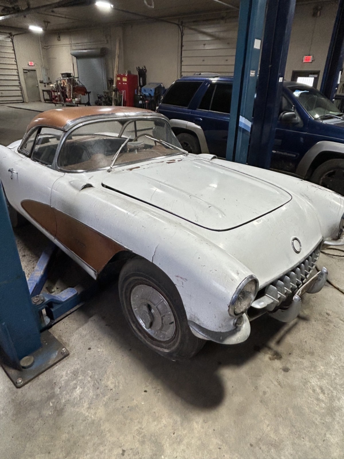 Chevrolet-Corvette-1957-Convertible-1