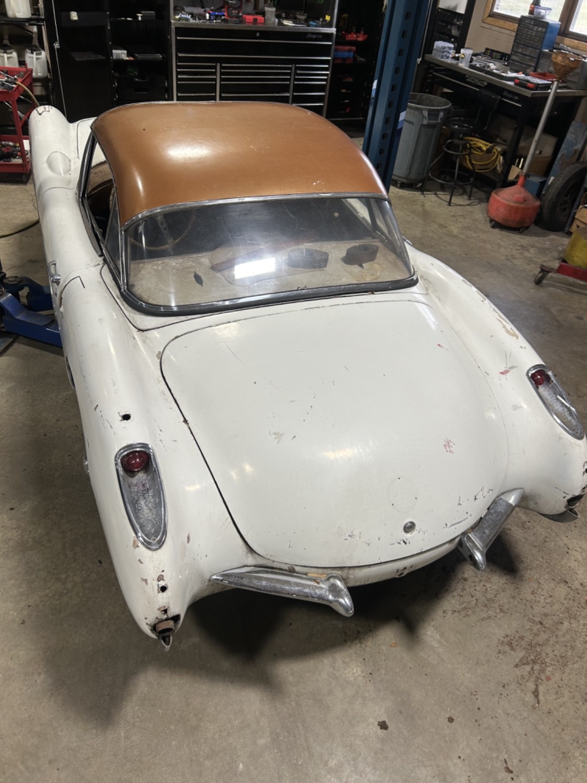 Chevrolet-Corvette-1957-Convertible-2