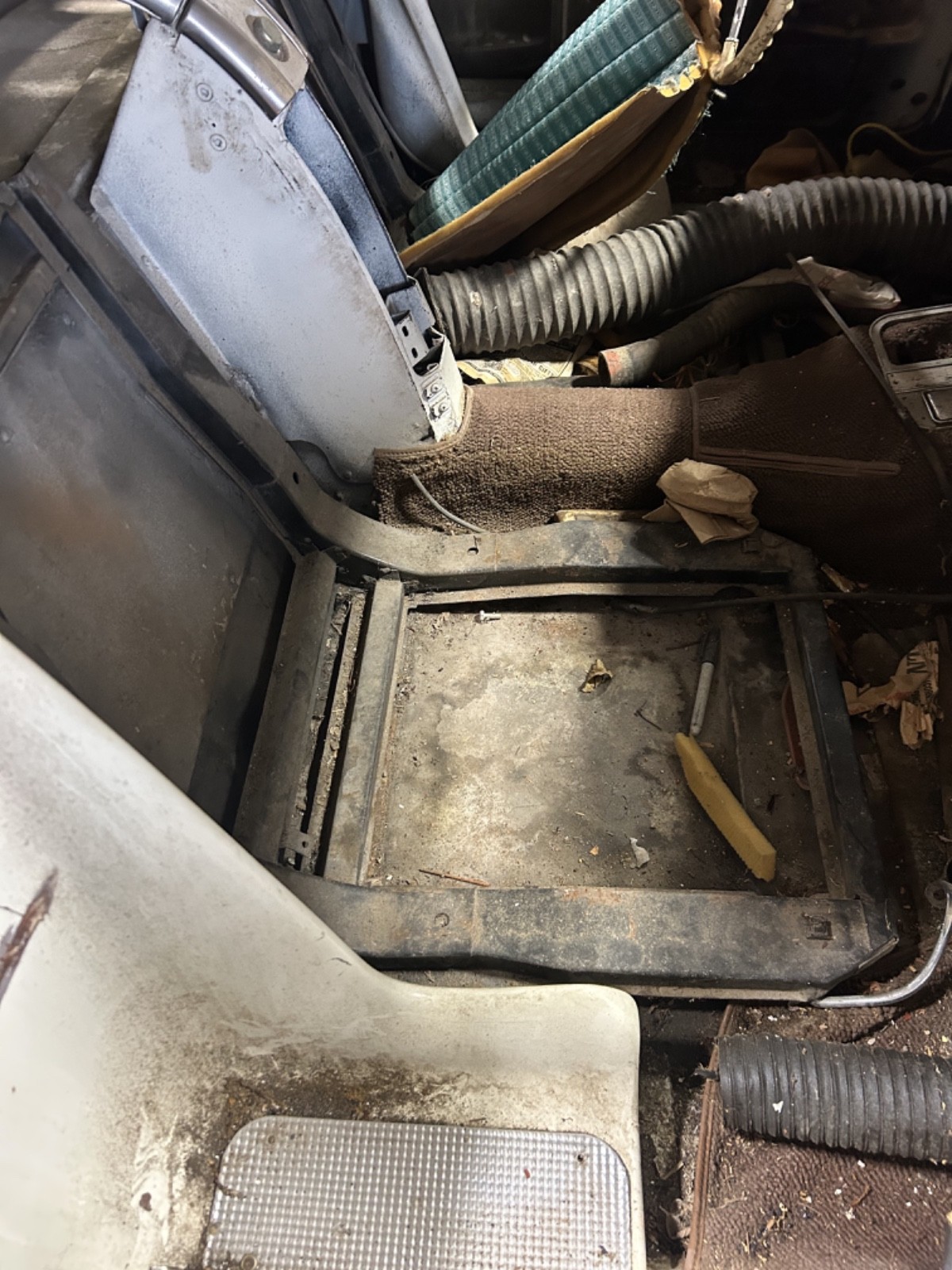 Chevrolet-Corvette-1957-Convertible-25