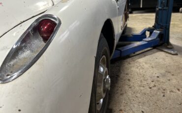 Chevrolet-Corvette-1957-Convertible-3