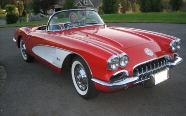 Chevrolet-Corvette-1959-Red-With-White-Coves-Black-1