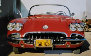 Chevrolet-Corvette-1959-Red-With-White-Coves-Black-10