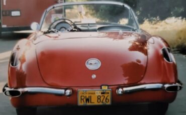 Chevrolet-Corvette-1959-Red-With-White-Coves-Black-12