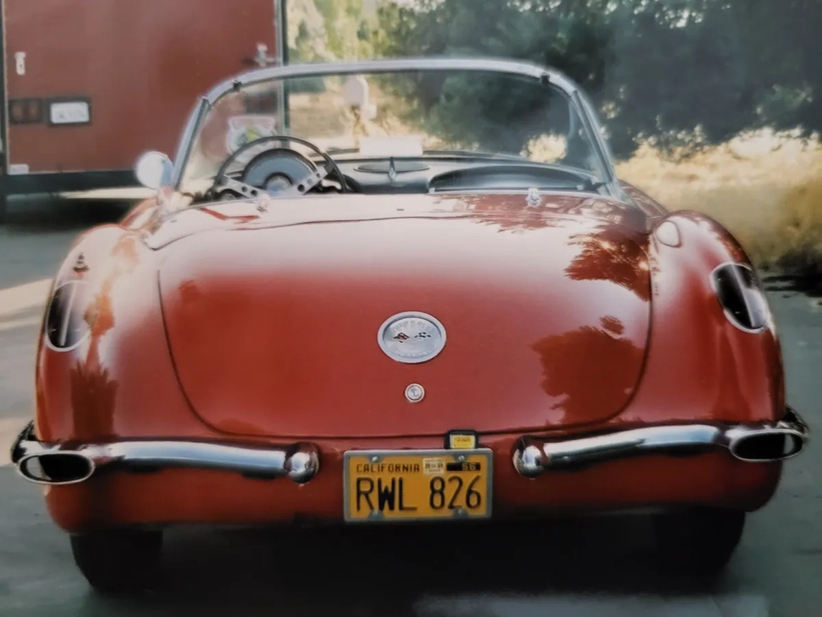 Chevrolet-Corvette-1959-Red-With-White-Coves-Black-12