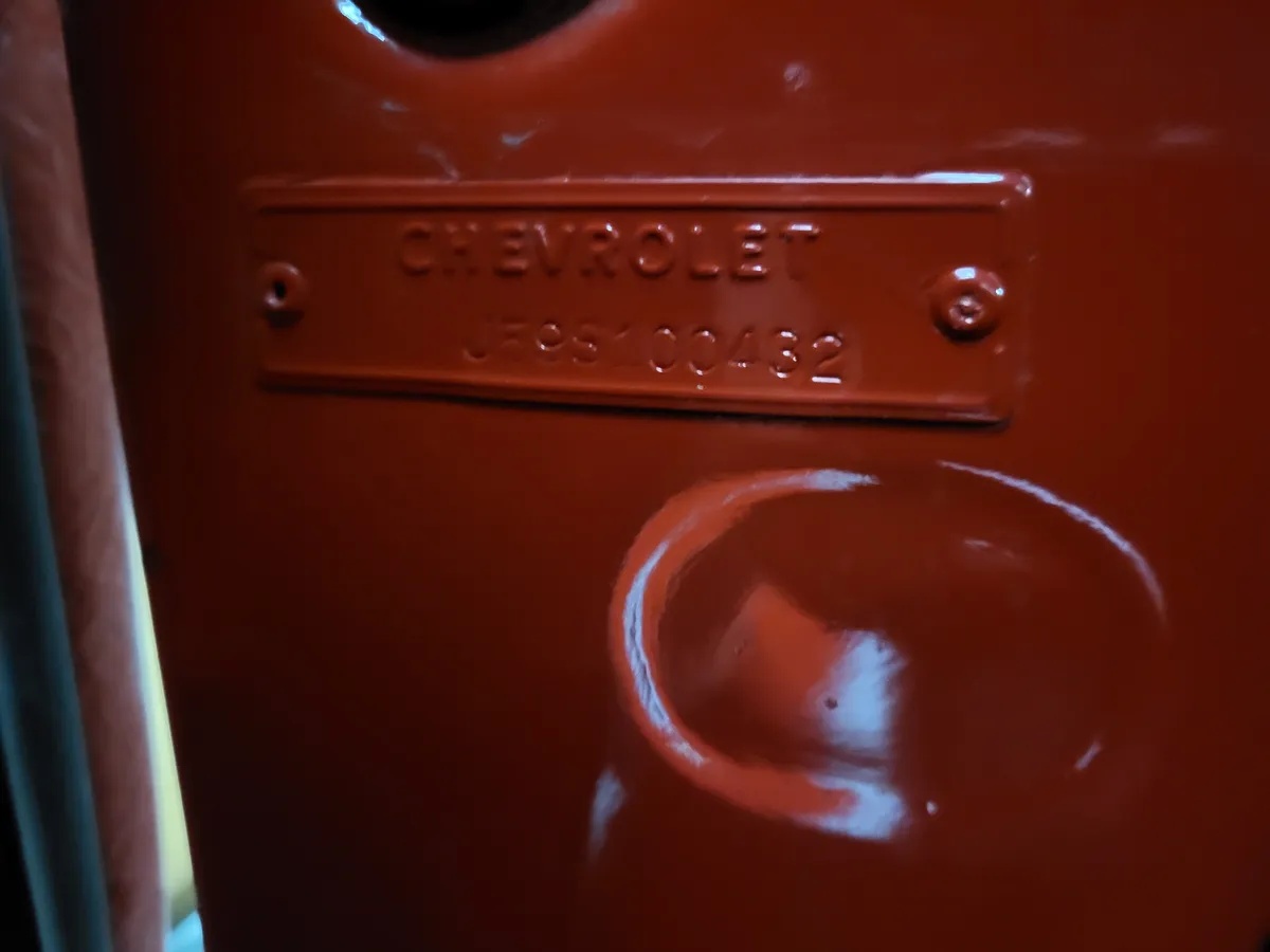 Chevrolet-Corvette-1959-Red-With-White-Coves-Black-14